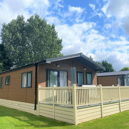 The Yorkshire Burrow Lodge With Hot Tub Zewnętrze zdjęcie