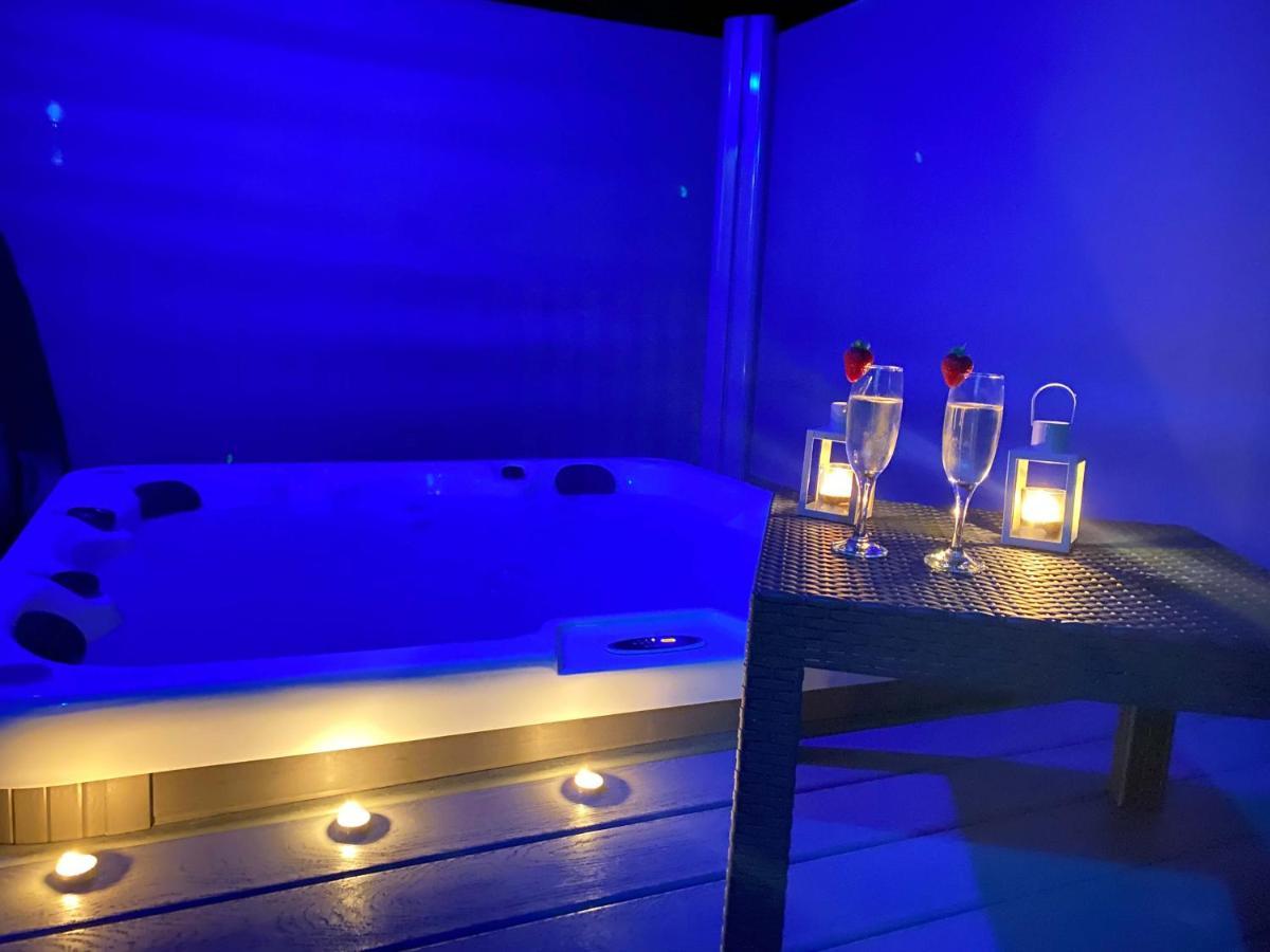 The Yorkshire Burrow Lodge With Hot Tub Zewnętrze zdjęcie