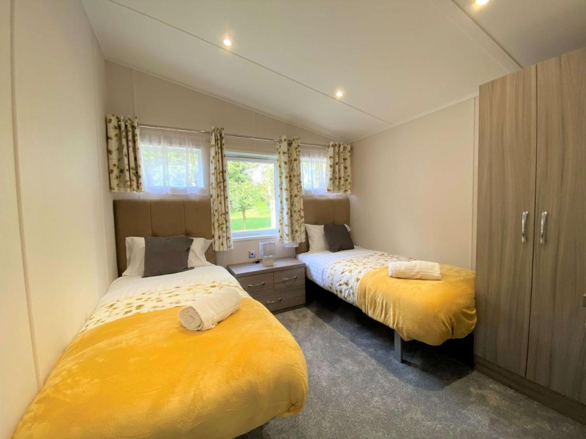 The Yorkshire Burrow Lodge With Hot Tub Zewnętrze zdjęcie